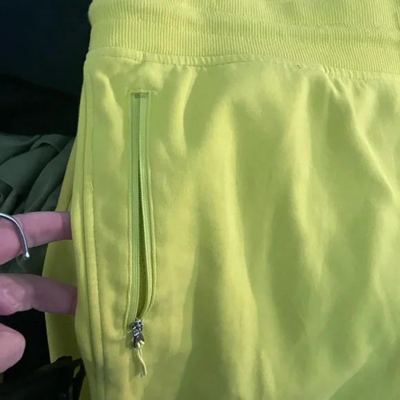 Old Navy Active Dynamic Fleece in Yellow - Picture 5 of 9